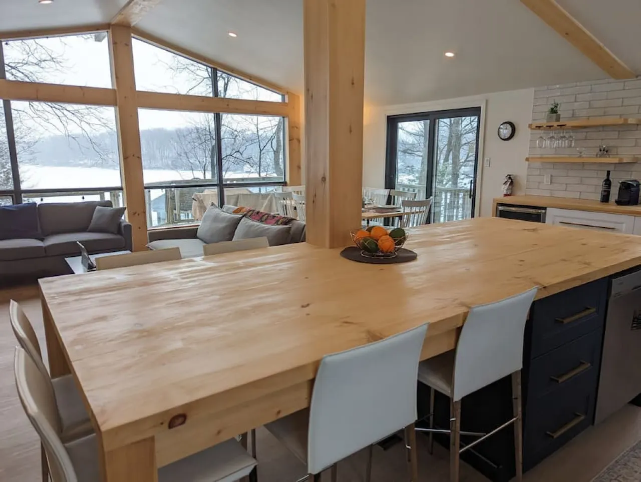 Stunning lakefront 4 season cottage in PEC - One beach pass included! 13