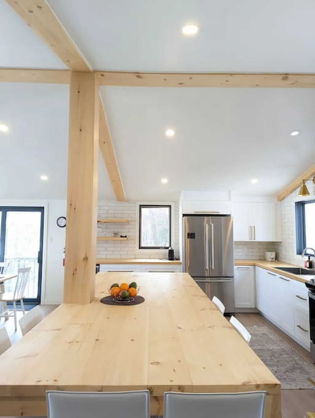 Stunning lakefront 4 season cottage in PEC - One beach pass included! 15