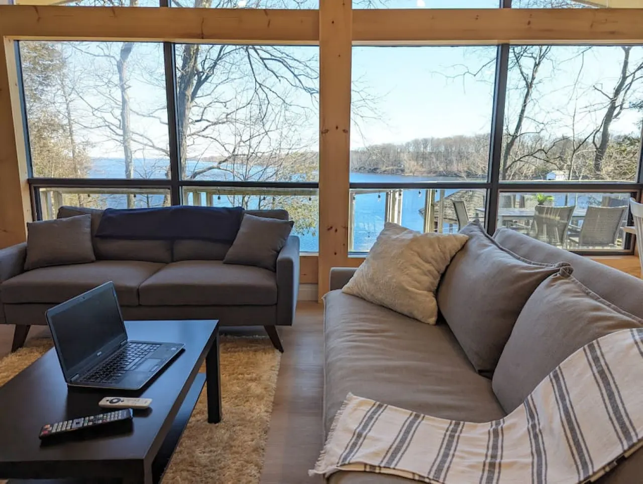 Stunning lakefront 4 season cottage in PEC - One beach pass included! 17