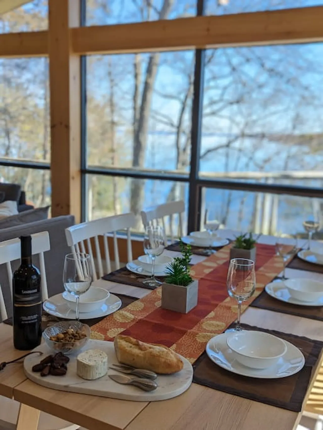 Stunning lakefront 4 season cottage in PEC - One beach pass included! — photo 5