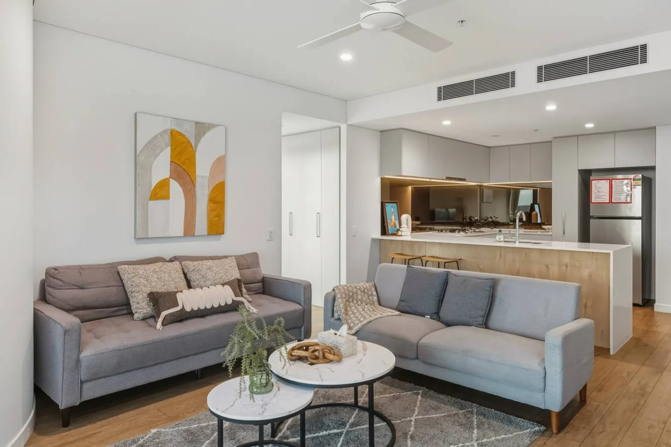 2B2B High Floor Apt with RiverView & Parking 14