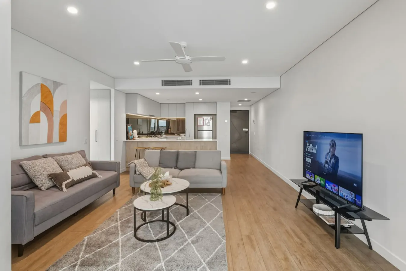2B2B High Floor Apt with RiverView & Parking 15