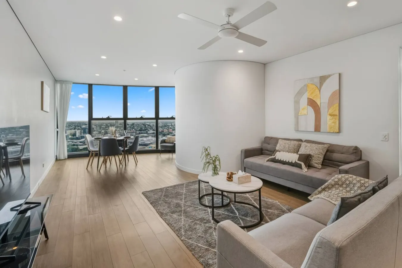 2B2B High Floor Apt with RiverView & Parking 16