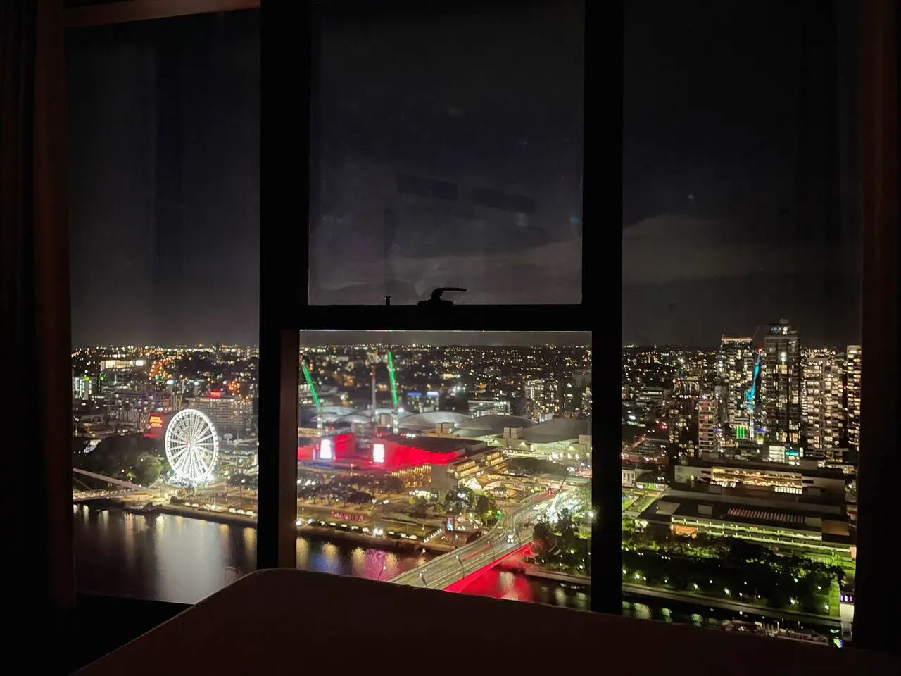 2B2B High Floor Apt with RiverView & Parking 6