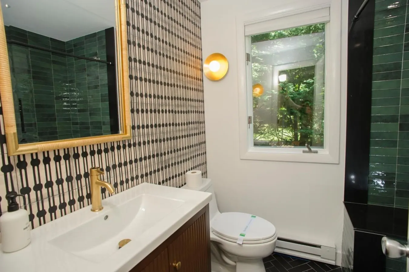 Waterfront Retreat w/ Guest Cottage & Sunsets 20