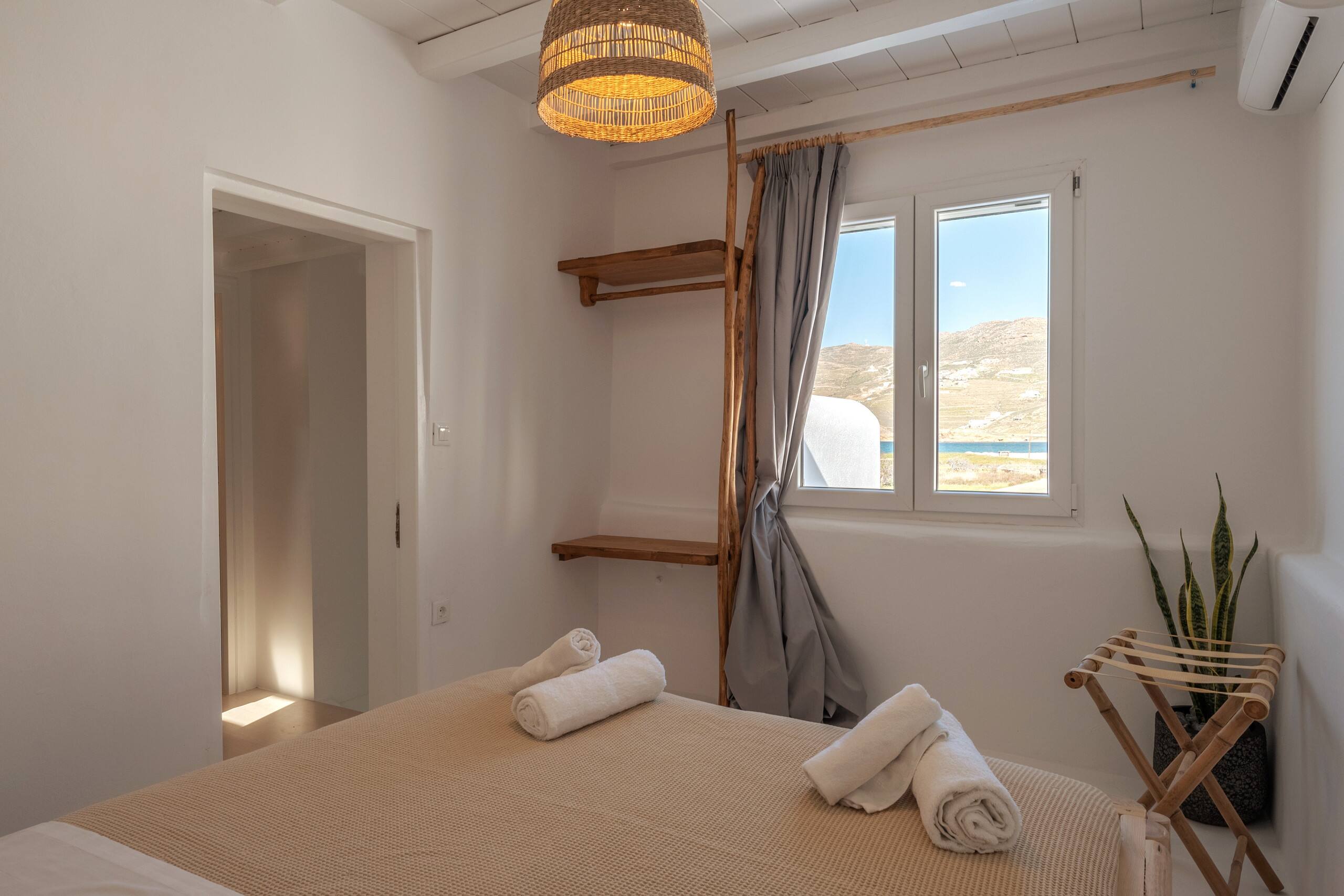 SeaWalk- 6Bed Villa- Pool- 200m to Ftelia beach 25