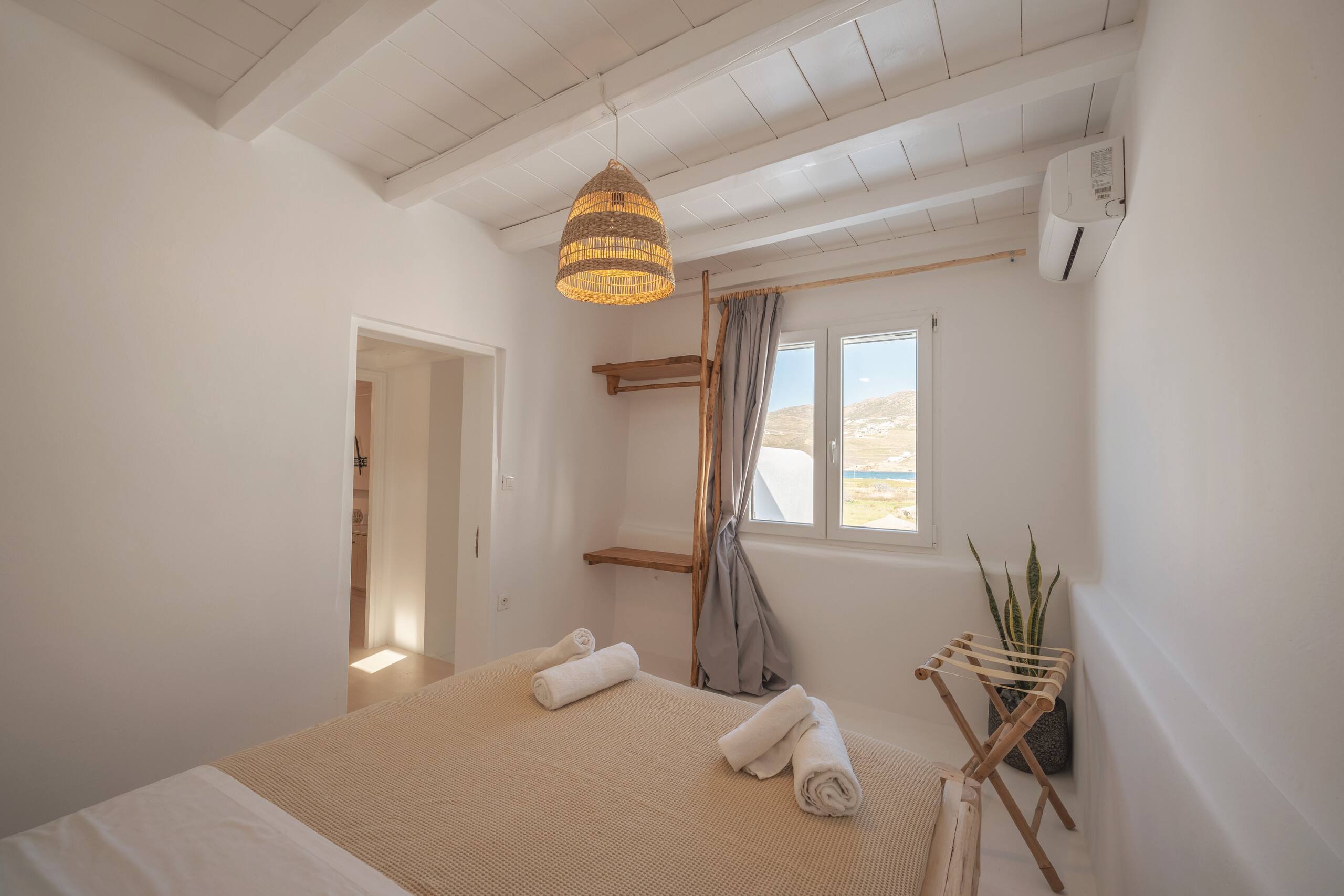 SeaWalk- 6Bed Villa- Pool- 200m to Ftelia beach 24