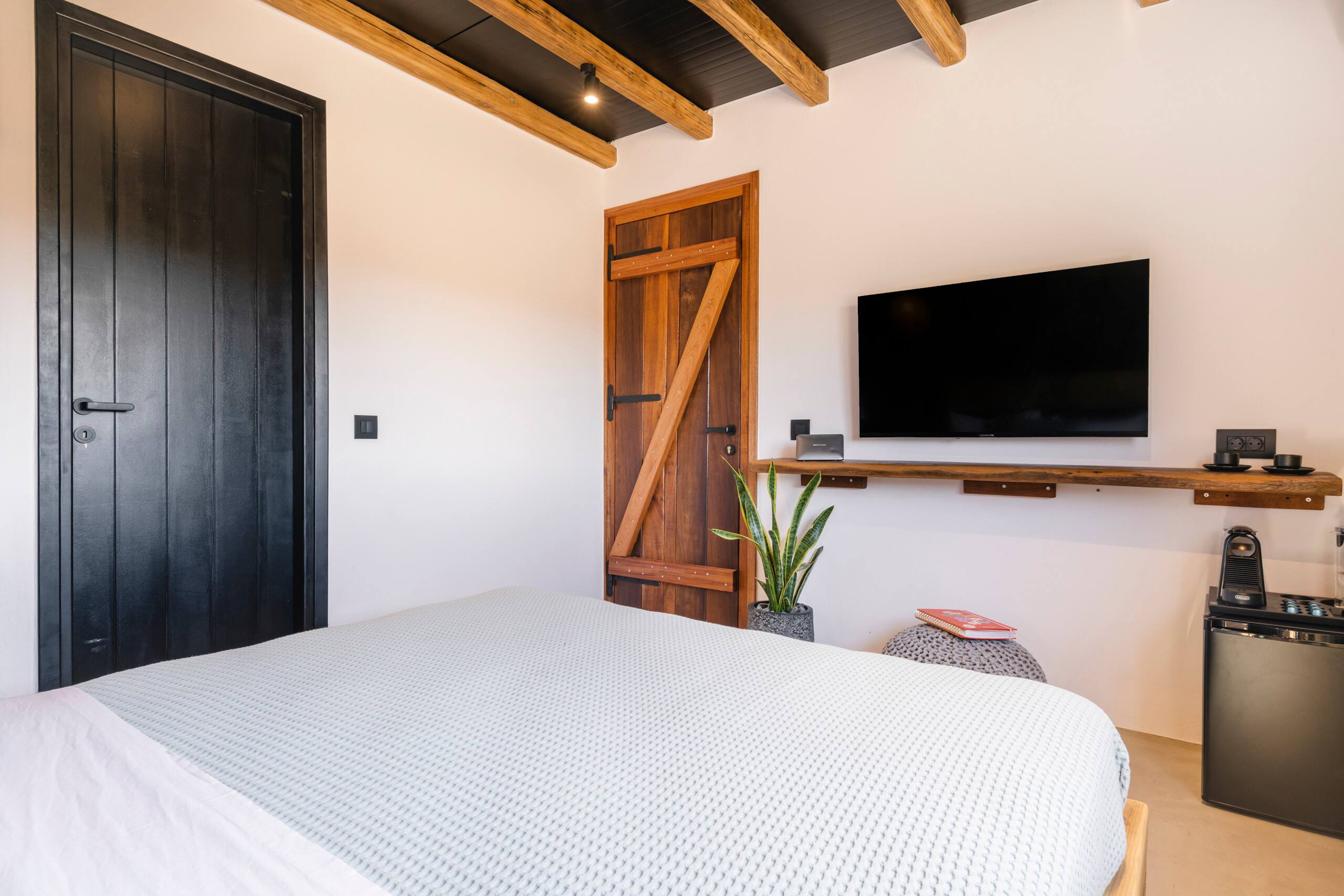 SeaWalk- 6Bed Villa- Pool- 200m to Ftelia beach 32
