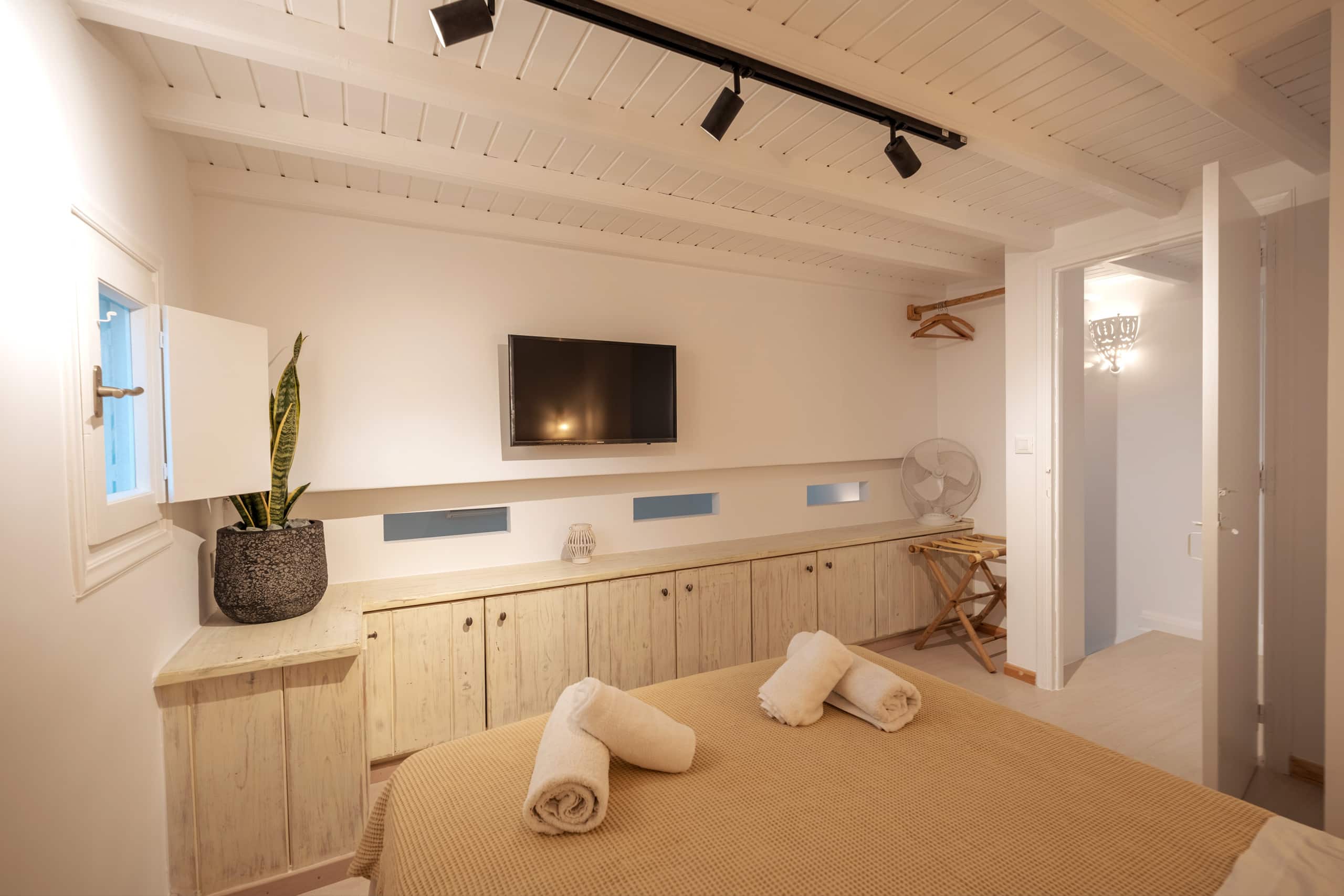 SeaWalk- 6Bed Villa- Pool- 200m to Ftelia beach 19