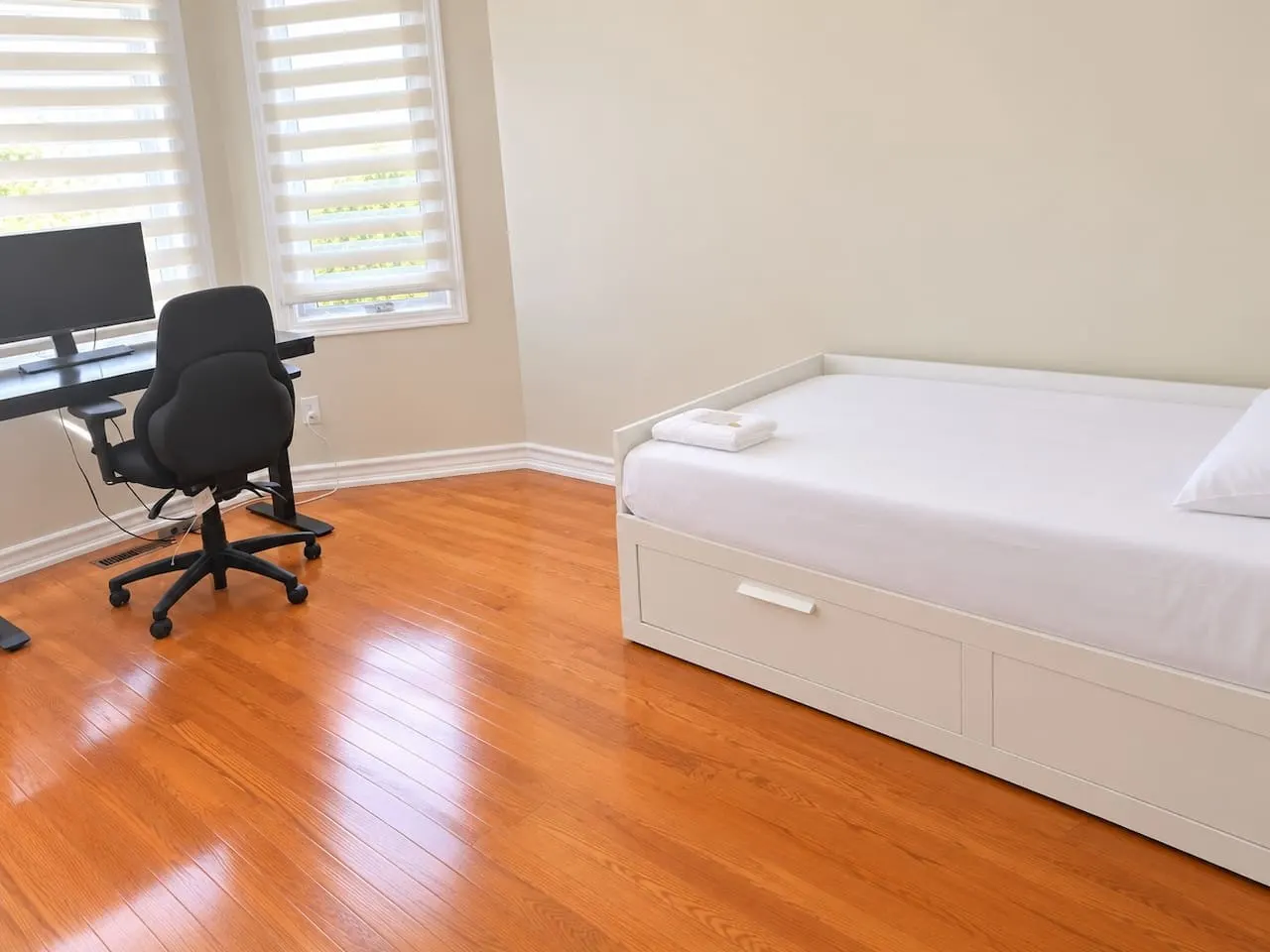 Spacious 4BR in Mississauga Sleeps 9 3 CarPark 10
