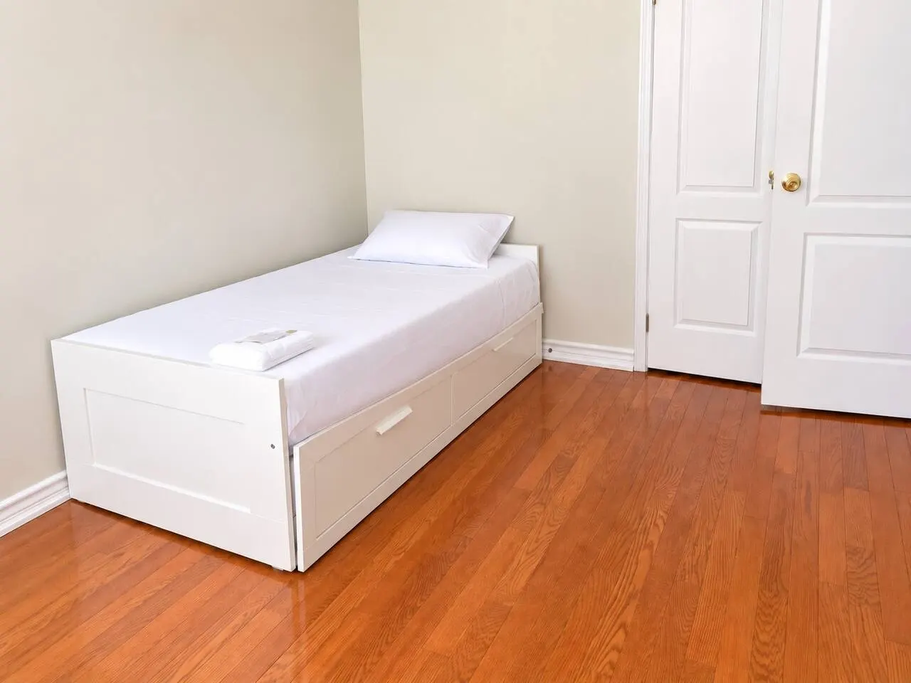 Spacious 4BR in Mississauga Sleeps 9 3 CarPark 11
