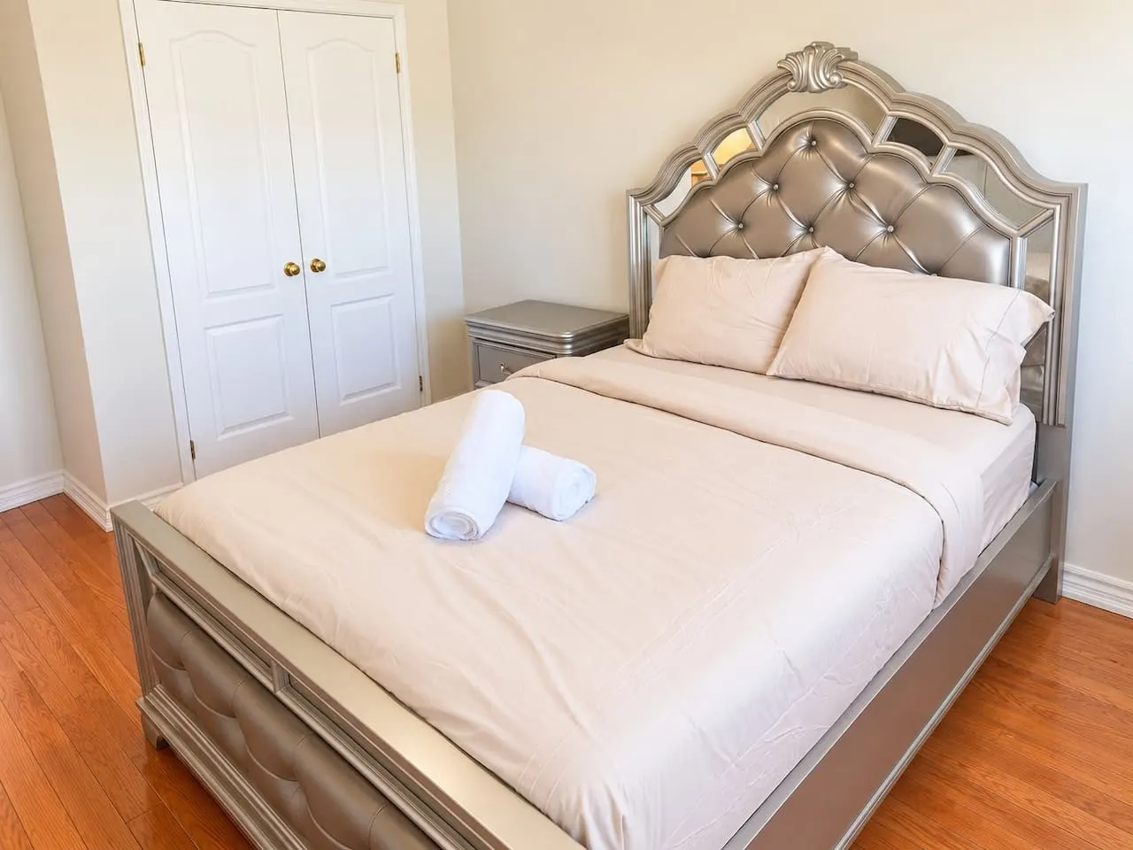 Spacious 4BR in Mississauga Sleeps 9 3 CarPark 12