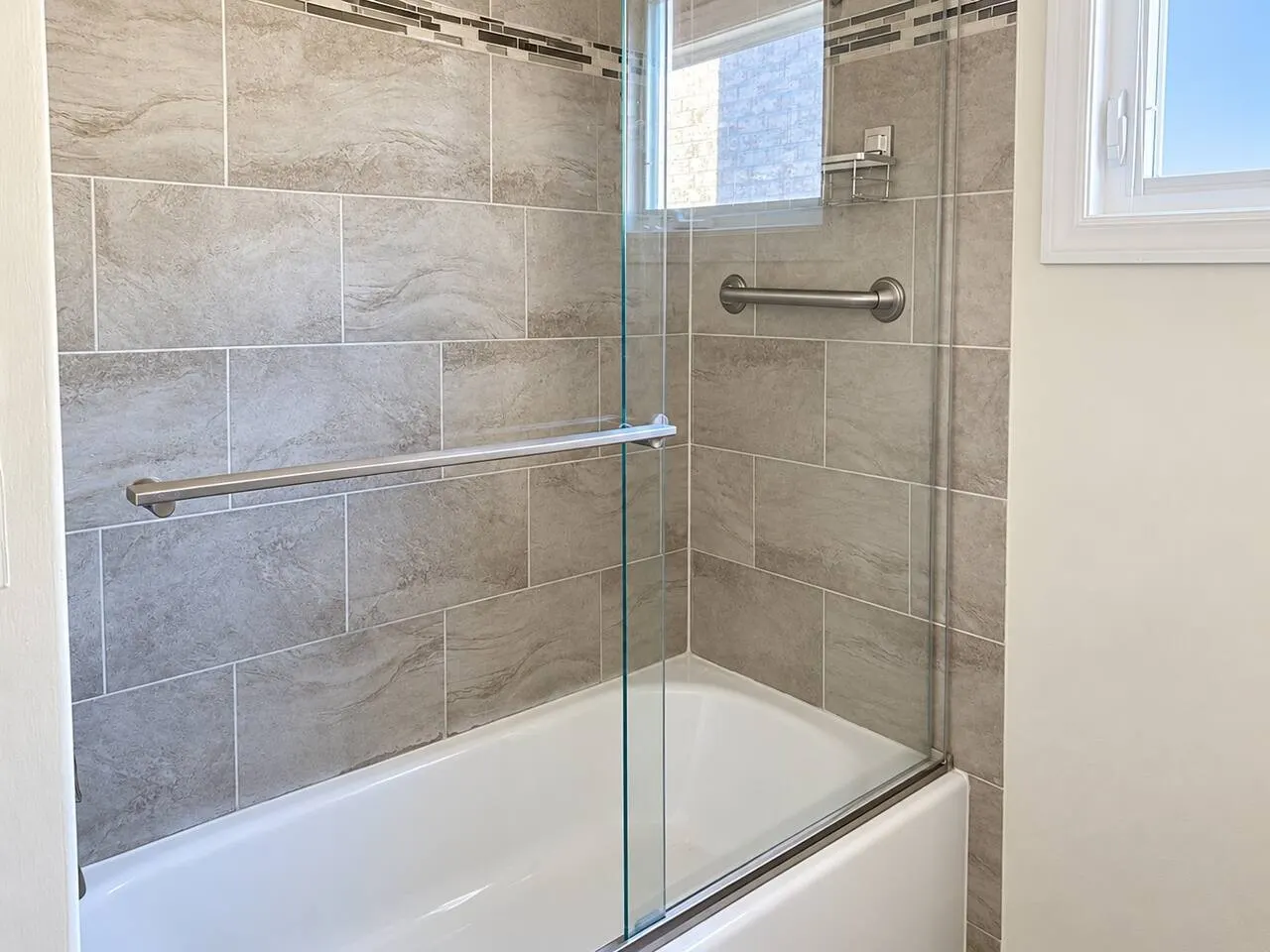 Spacious 4BR in Mississauga Sleeps 9 3 CarPark 13