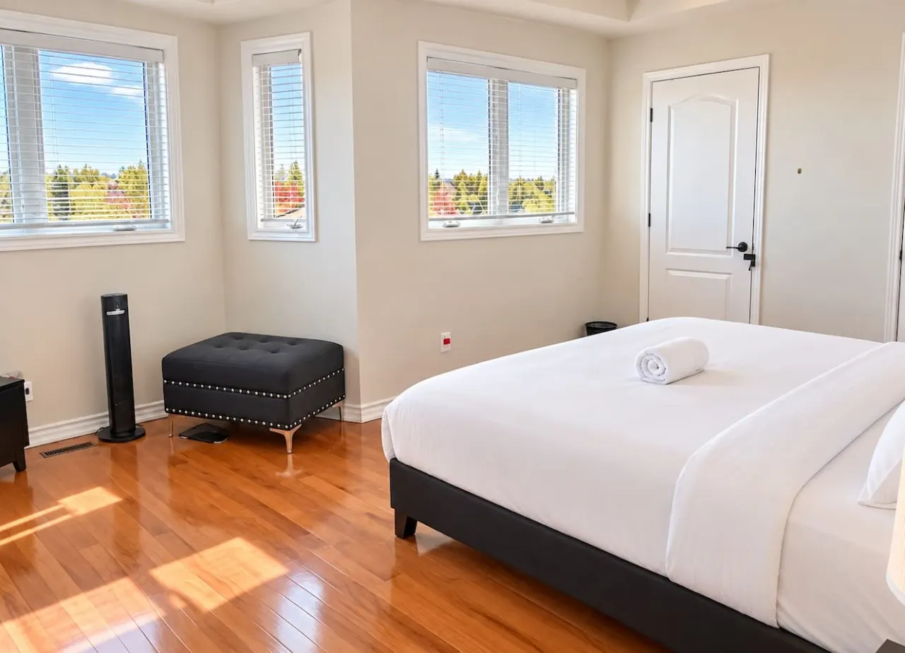 Spacious 4BR in Mississauga Sleeps 9 3 CarPark 14