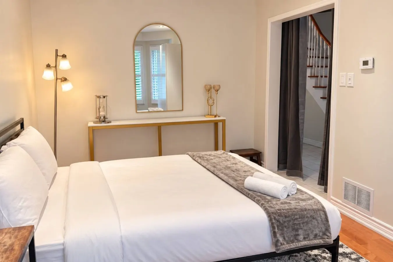 Spacious 4BR in Mississauga Sleeps 9 3 CarPark 16