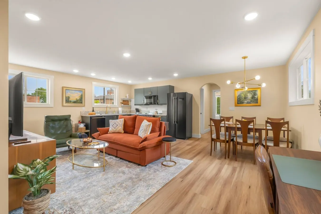 Mid-Century Gem: Walkable, Downtown Views, Private
