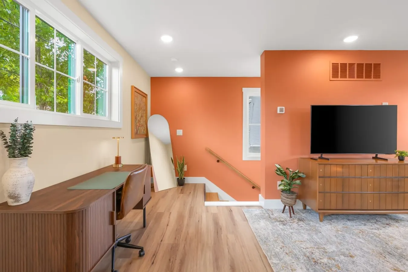 Mid-Century Gem: Walkable, Downtown Views, Private 9