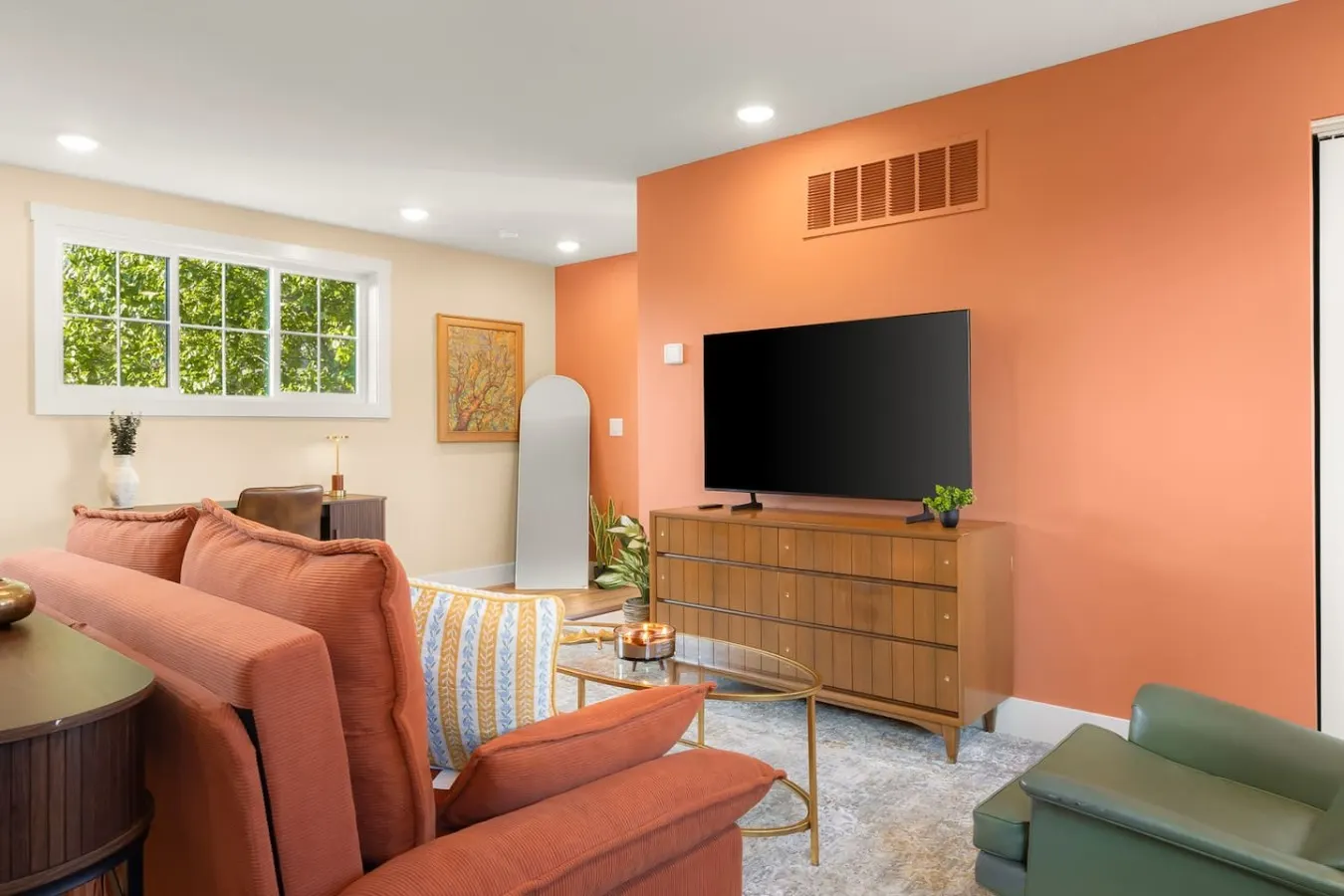 Mid-Century Gem: Walkable, Downtown Views, Private 11