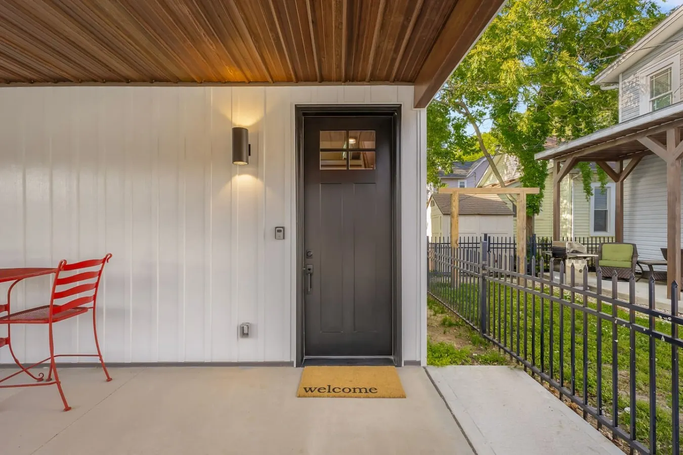 Mid-Century Gem: Walkable, Downtown Views, Private 17