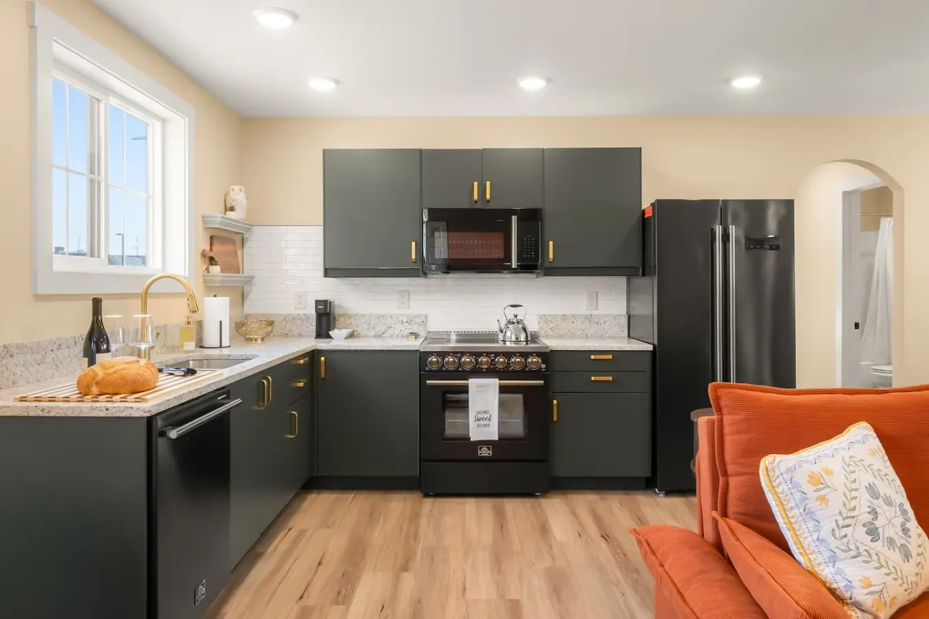 Mid-Century Gem: Walkable, Downtown Views, Private 19