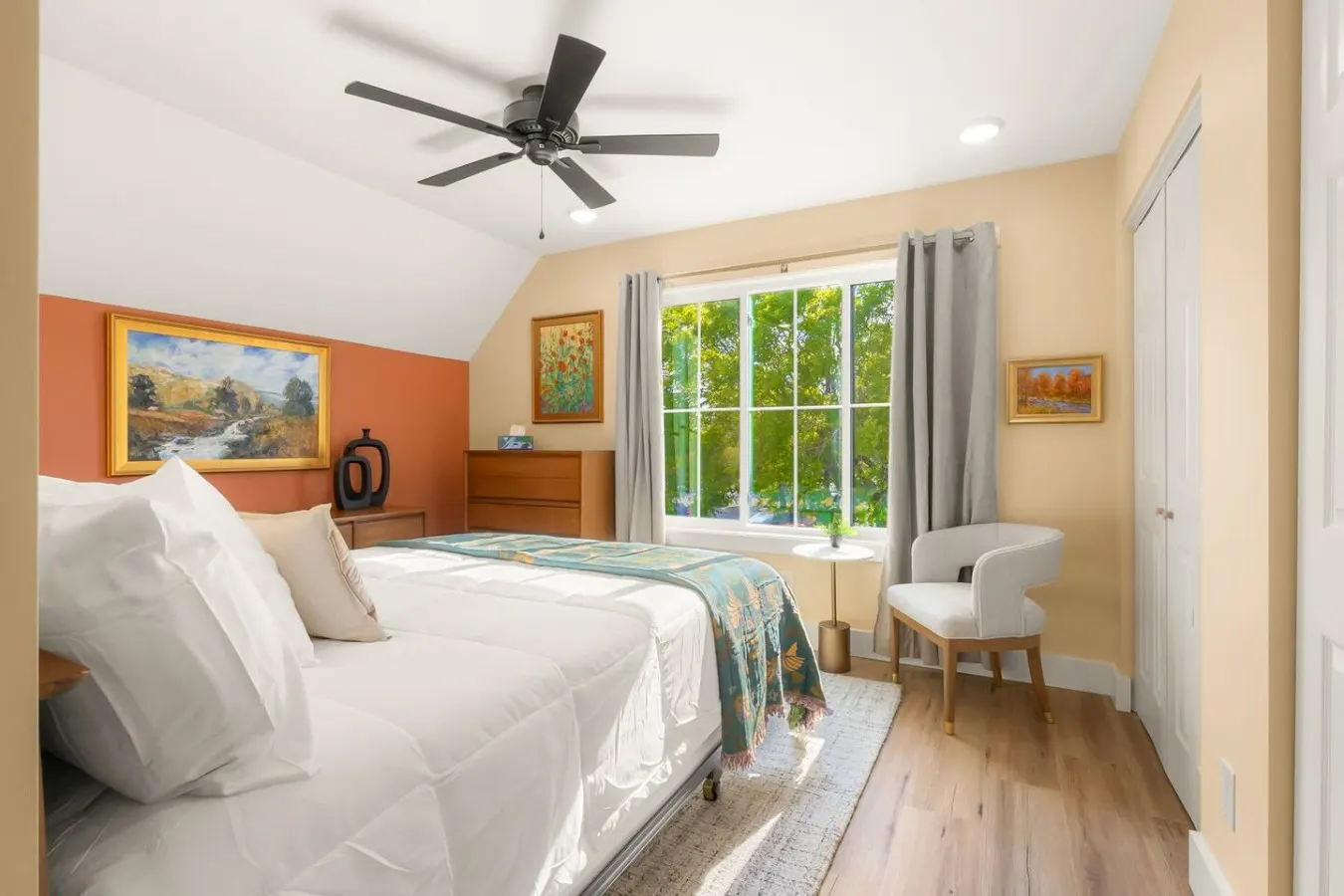 Mid-Century Gem: Walkable, Downtown Views, Private 3