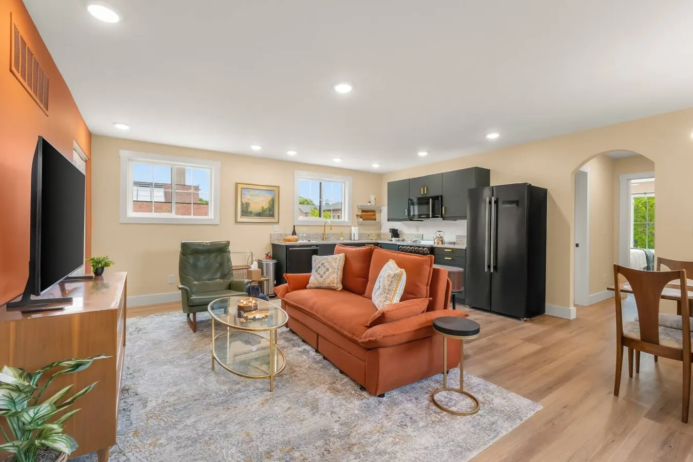Mid-Century Gem: Walkable, Downtown Views, Private 4