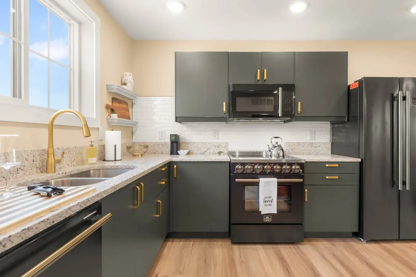 Mid-Century Gem: Walkable, Downtown Views, Private 5