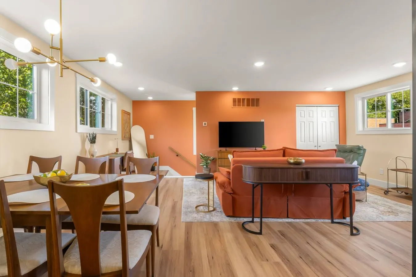Mid-Century Gem: Walkable, Downtown Views, Private 8