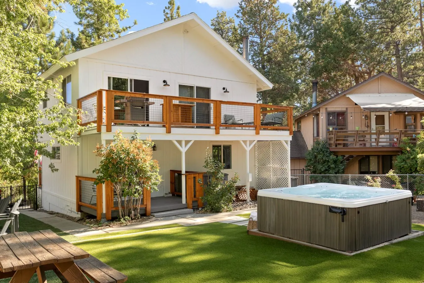 Mont Moderne, 5 Minutes to Ski Resorts & Hot Tub
