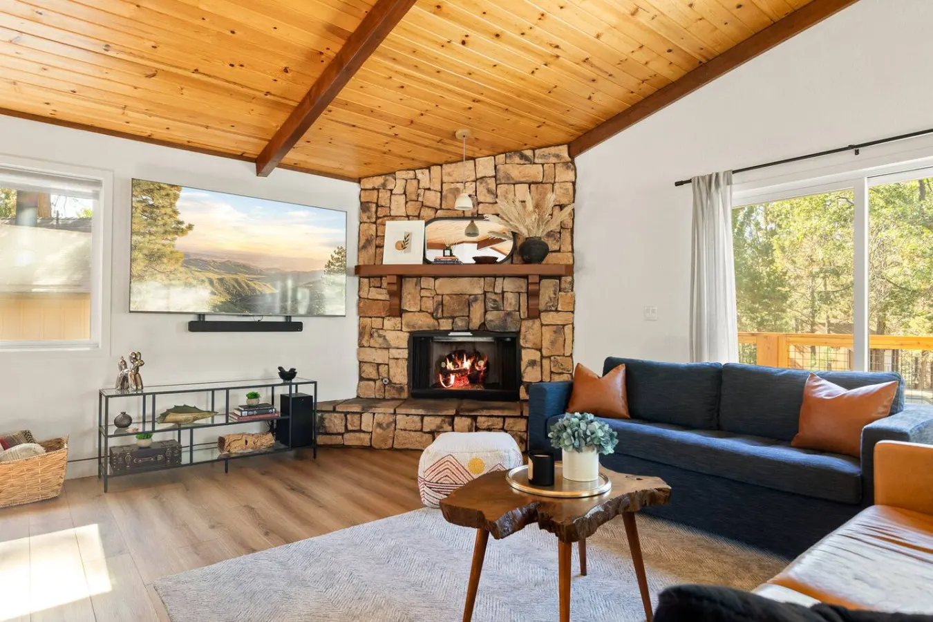 Mont Moderne, 5 Minutes to Ski Resorts & Hot Tub 11