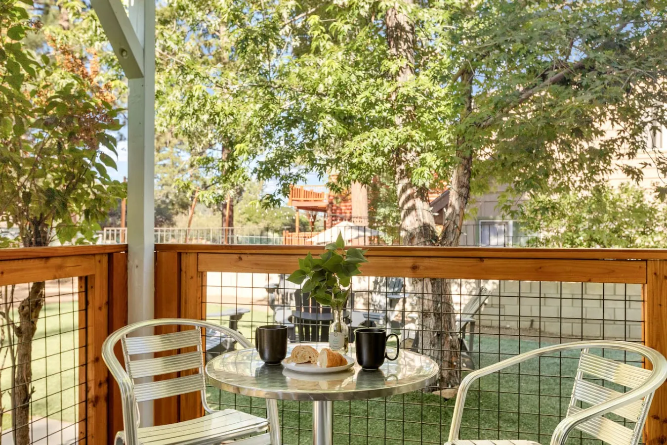 Mont Moderne, 5 Minutes to Ski Resorts & Hot Tub 17