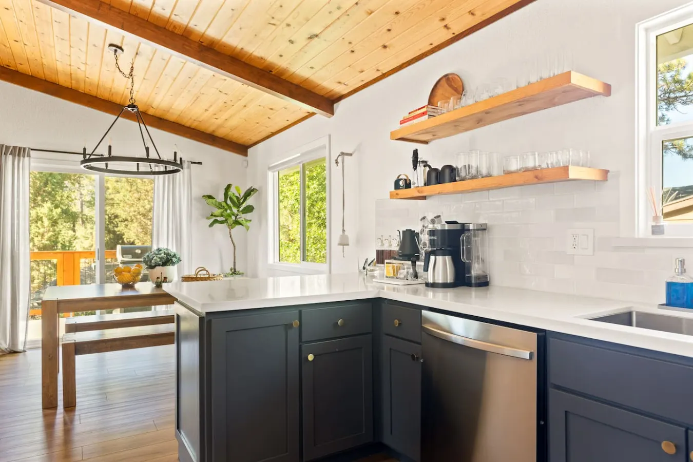 Mont Moderne, 5 Minutes to Ski Resorts & Hot Tub 7