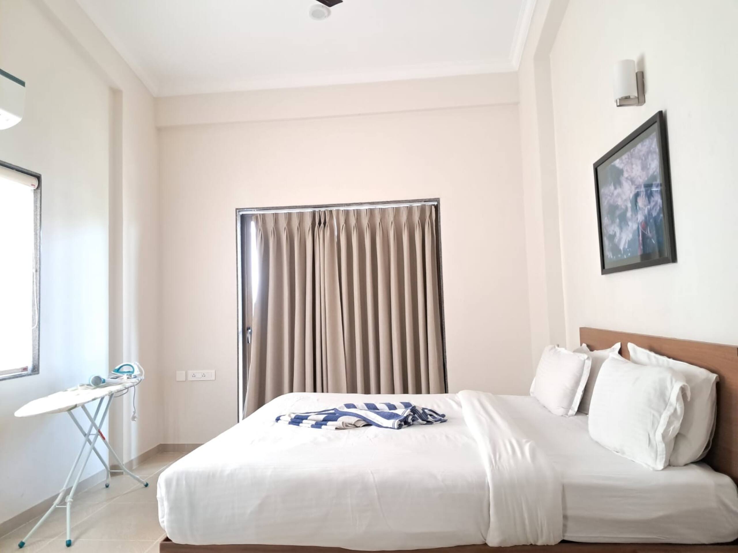 04-2bhk 2 Pools, Gym, EV Charging, Near Beach, Goa 8