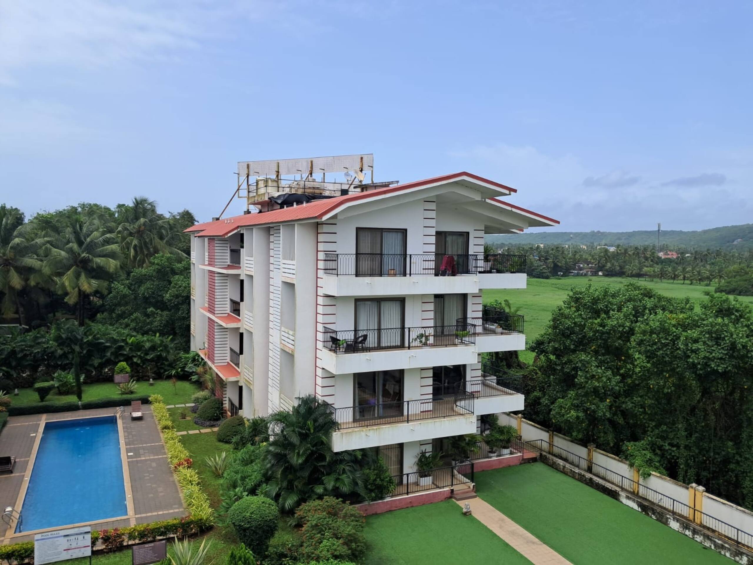 04-2bhk 2 Pools, Gym, EV Charging, Near Beach, Goa 12