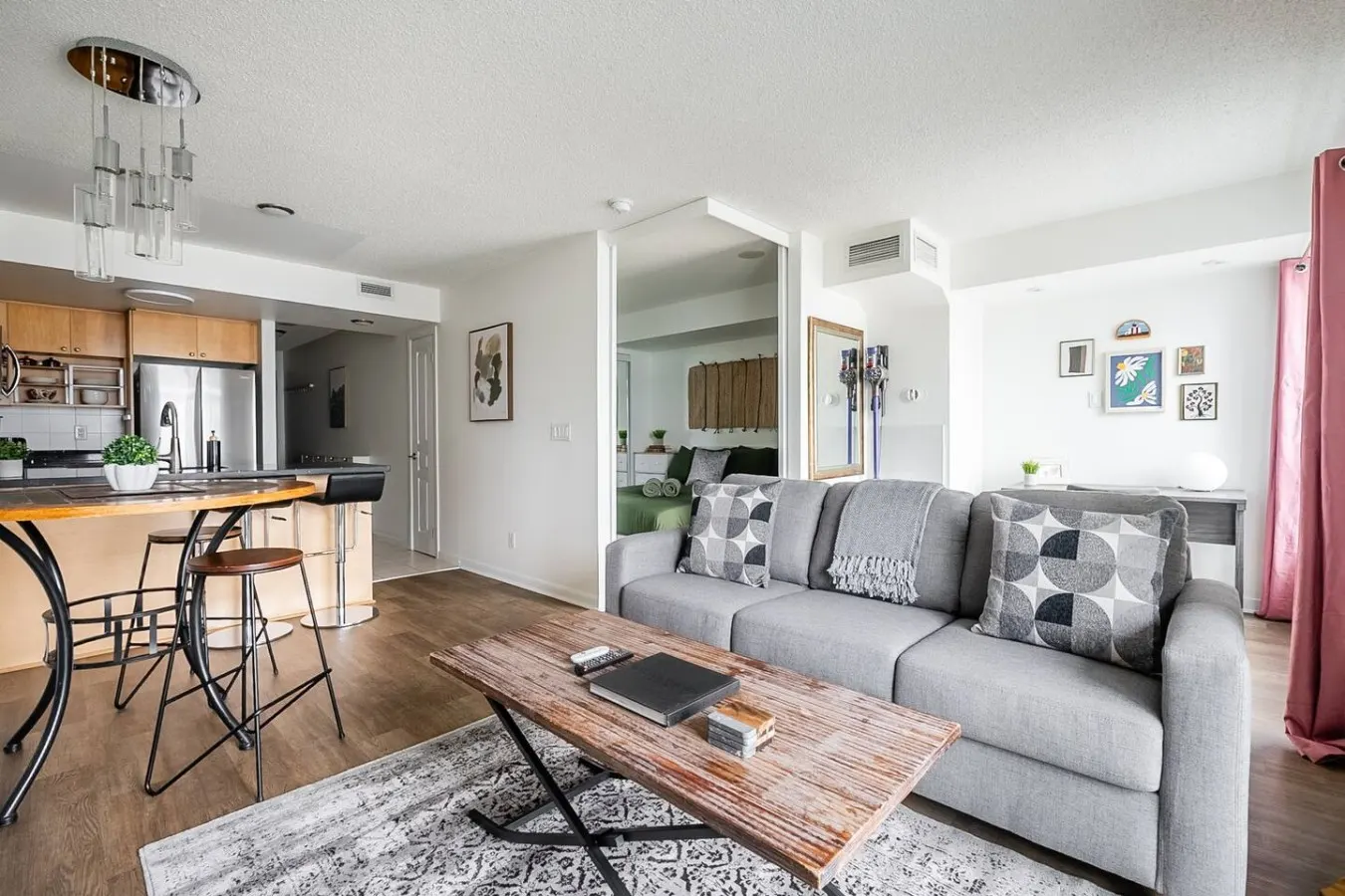 Bright Downtown 1BR • City Views • Prime Location