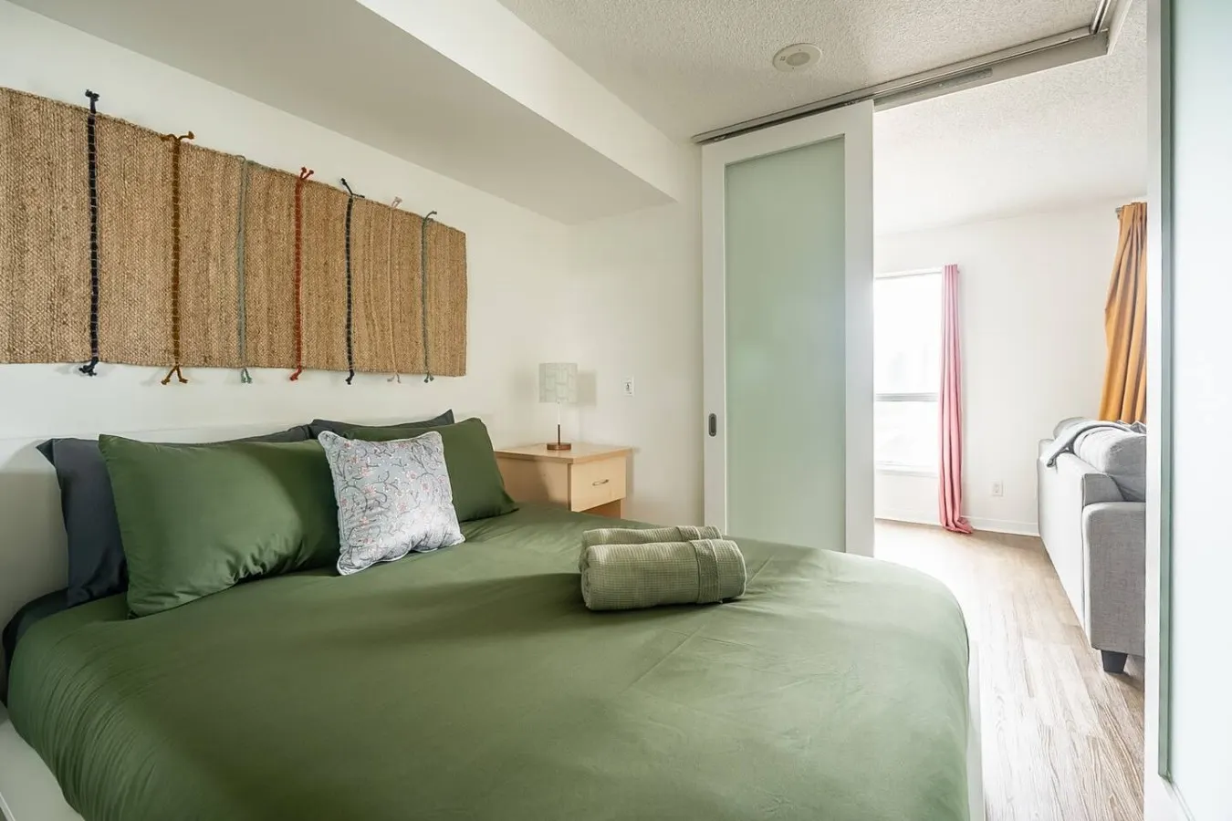 Bright Downtown 1BR City Views Prime Location 10