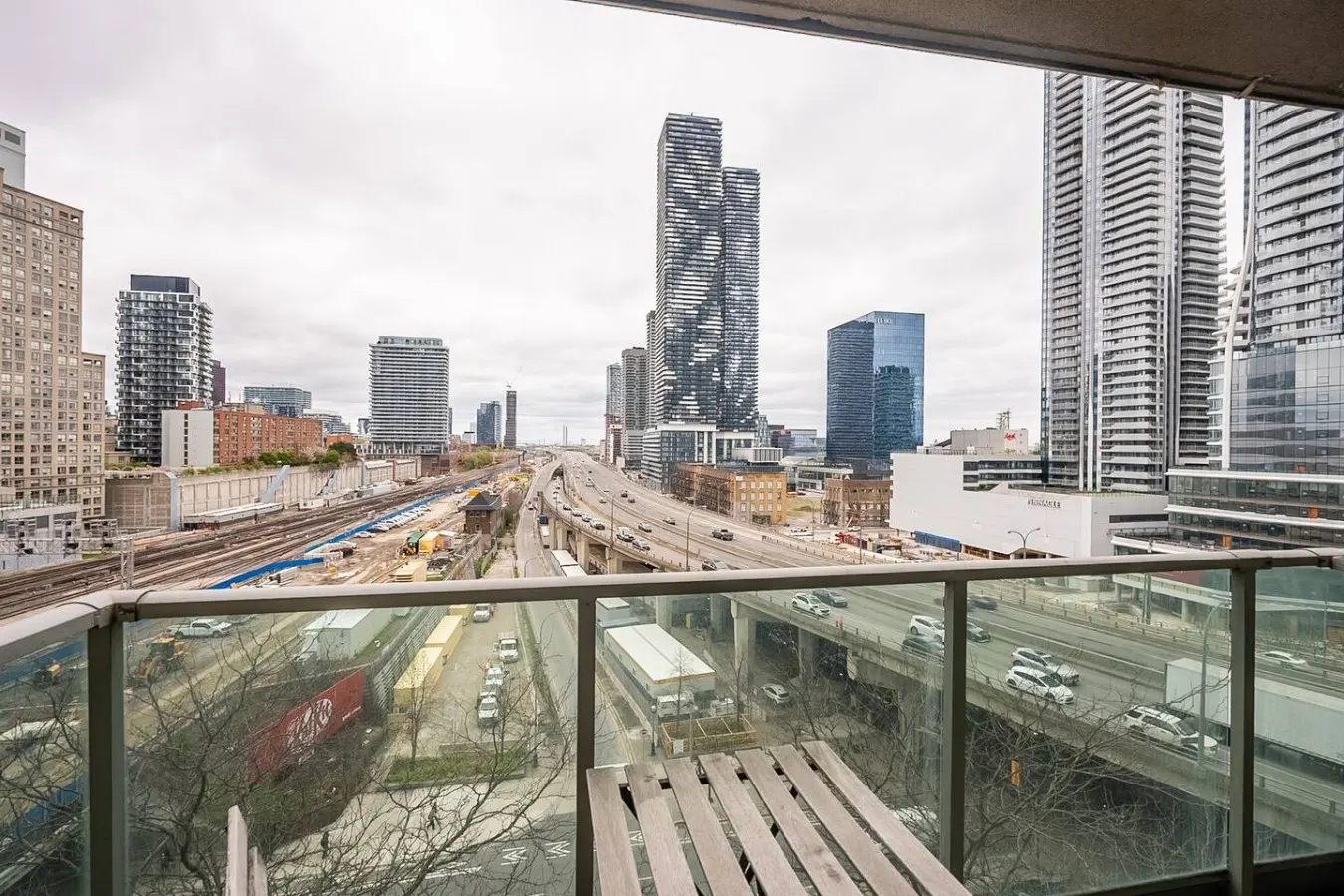 Bright Downtown 1BR City Views Prime Location 11