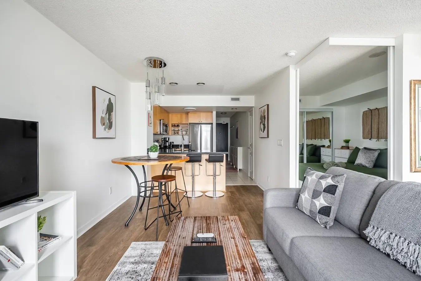 Bright Downtown 1BR City Views Prime Location 12