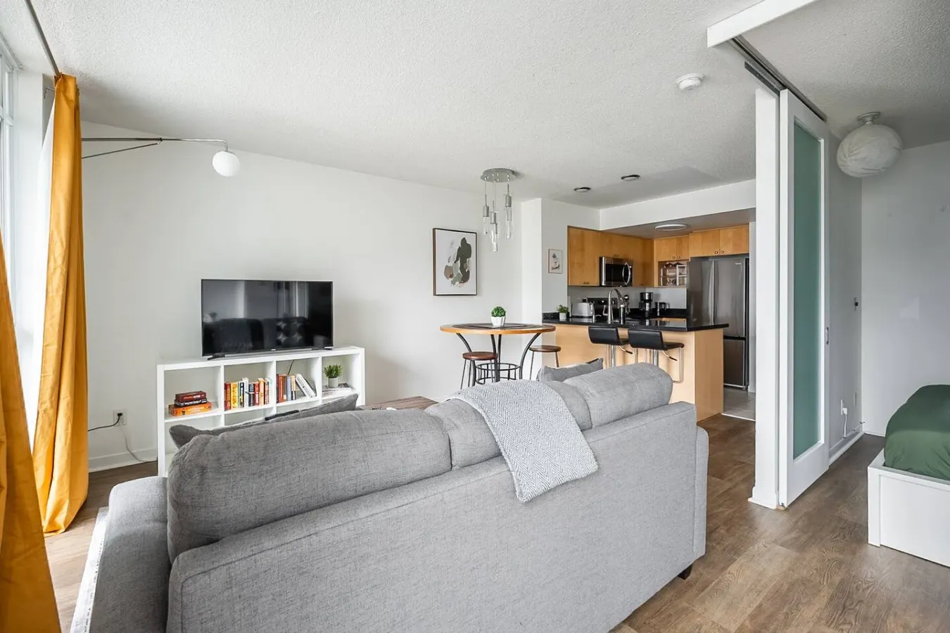 Bright Downtown 1BR City Views Prime Location 13