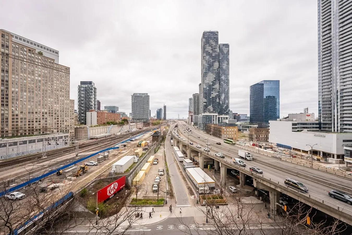Bright Downtown 1BR City Views Prime Location 16
