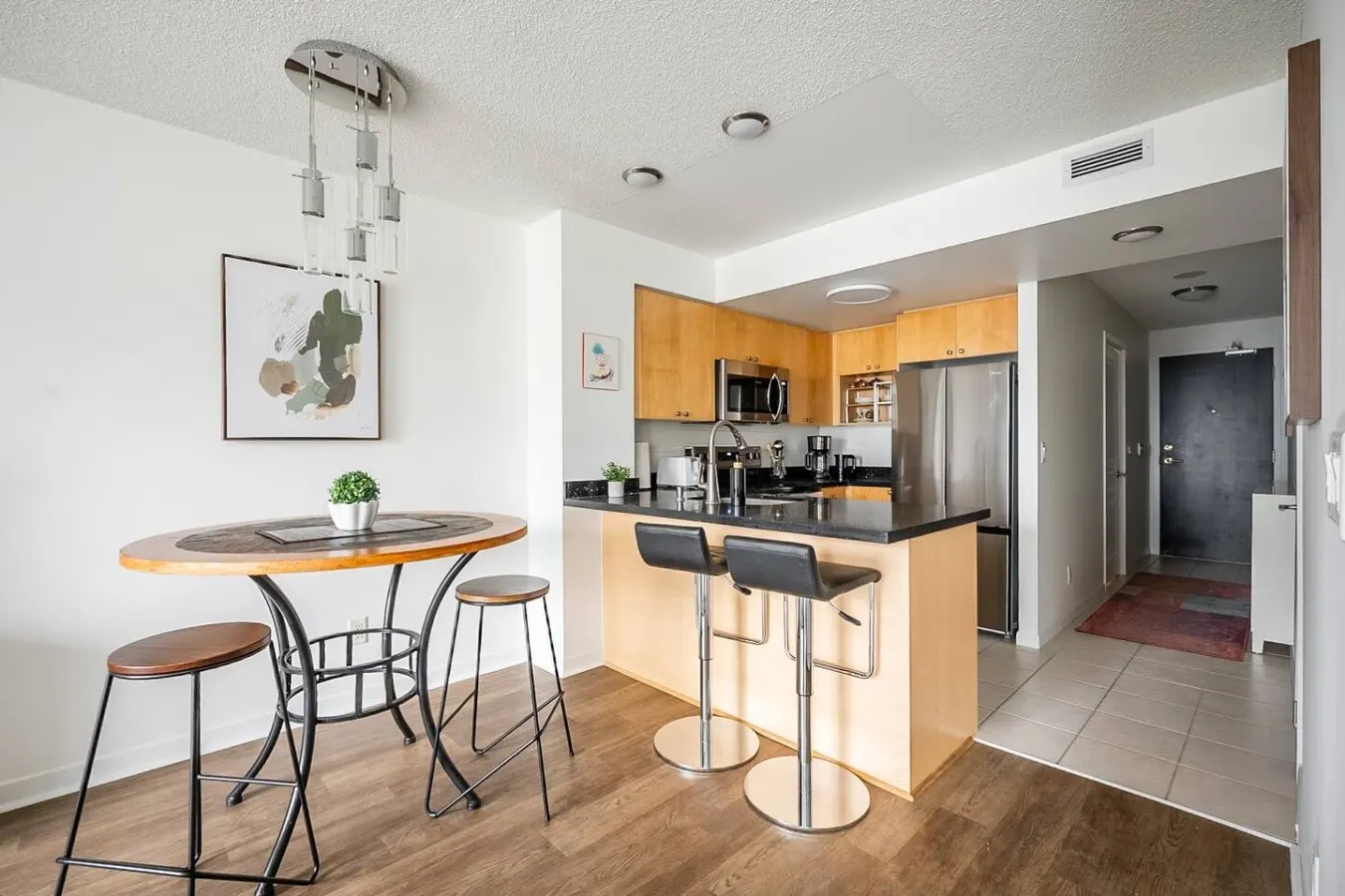 Bright Downtown 1BR City Views Prime Location 4
