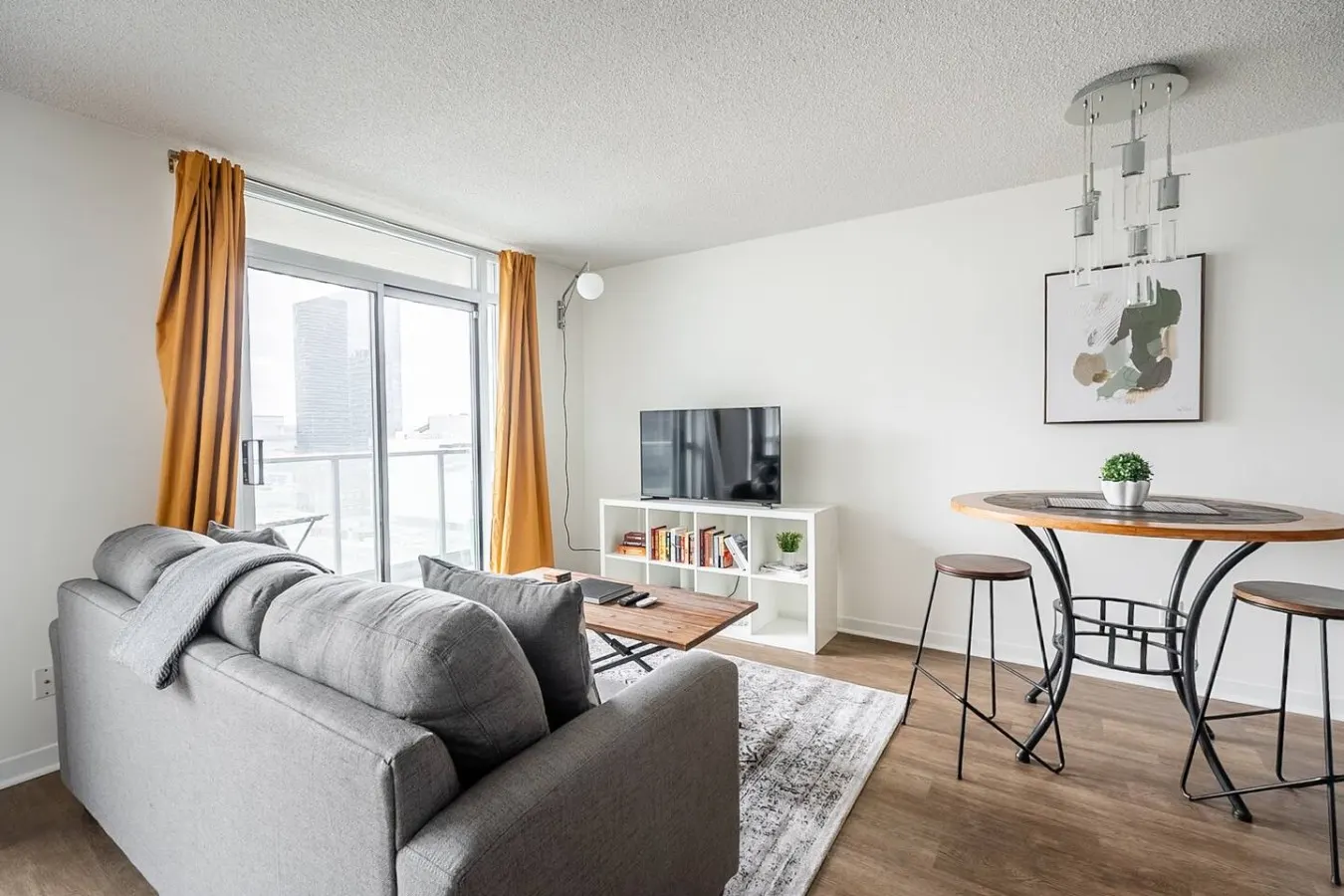 Bright Downtown 1BR City Views Prime Location 6