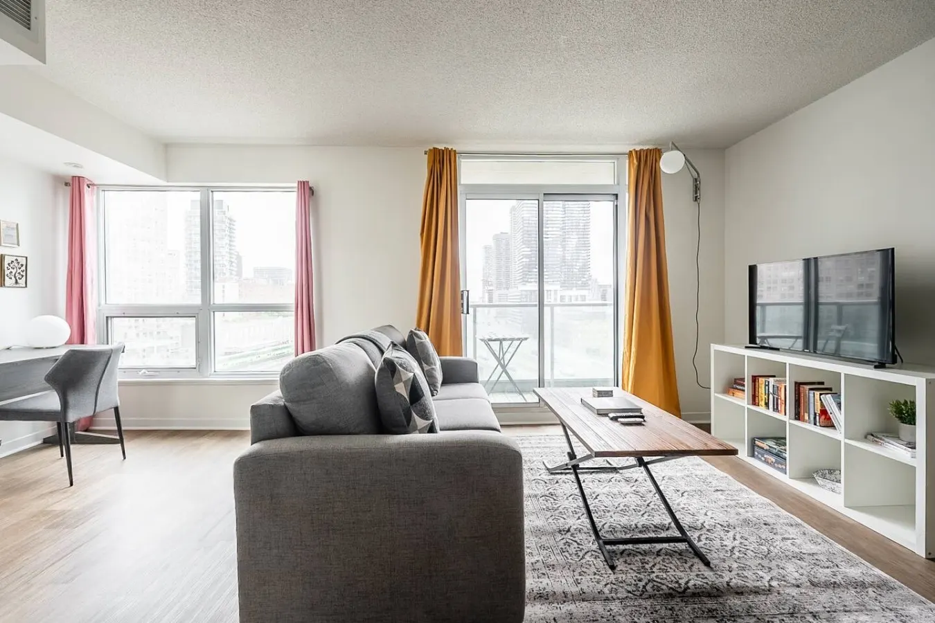 Bright Downtown 1BR City Views Prime Location 8