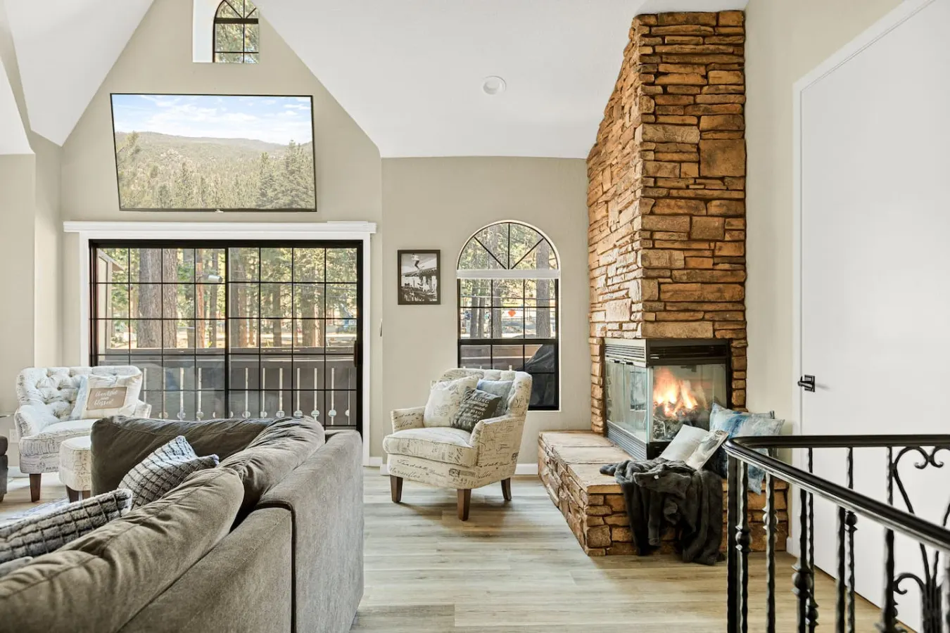 Edge of the Run at Snow Summit w BBQ and Fireplace 12