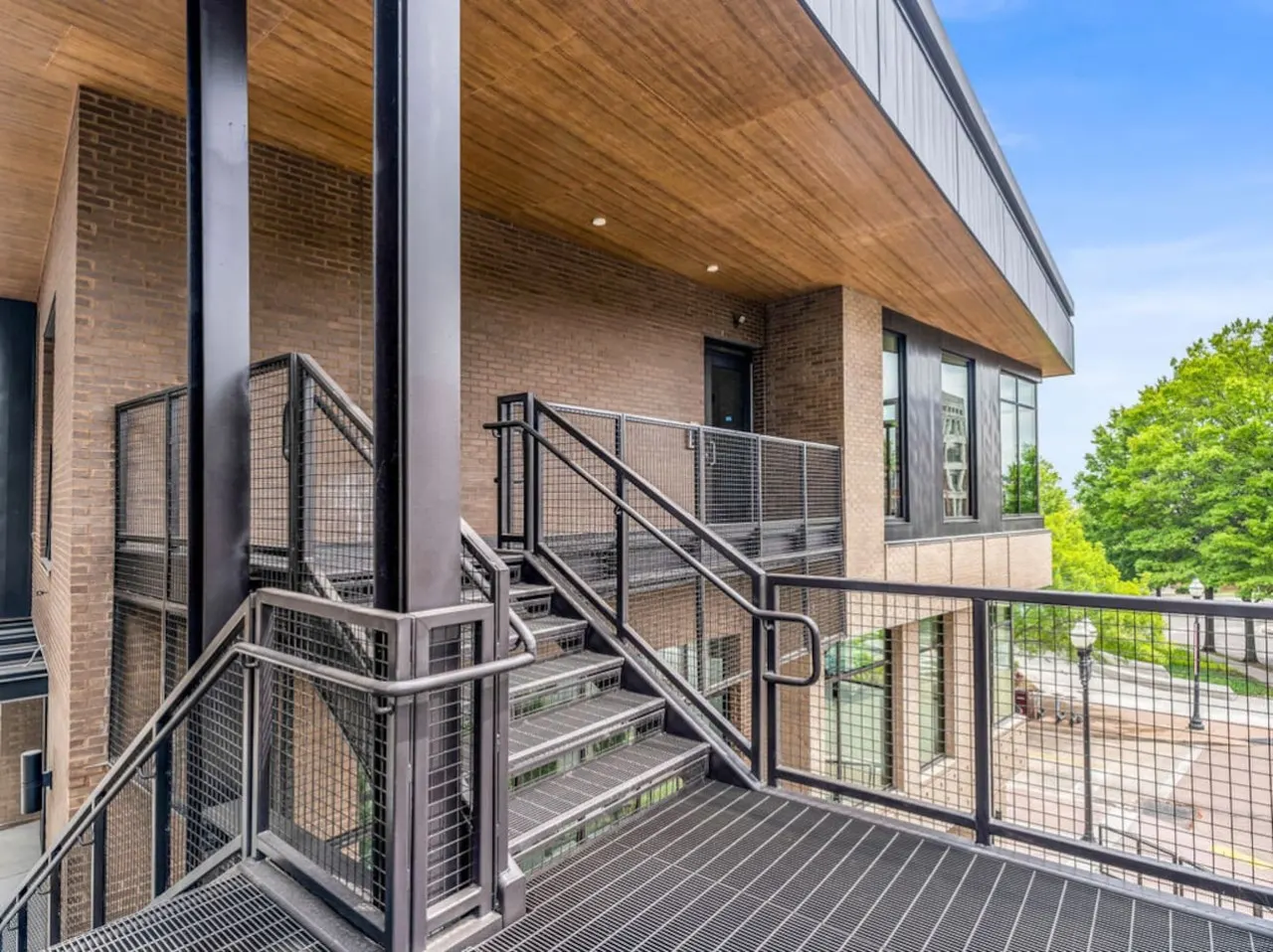 Stylish Vols Loft Queen Bed Downtown Knoxville 12