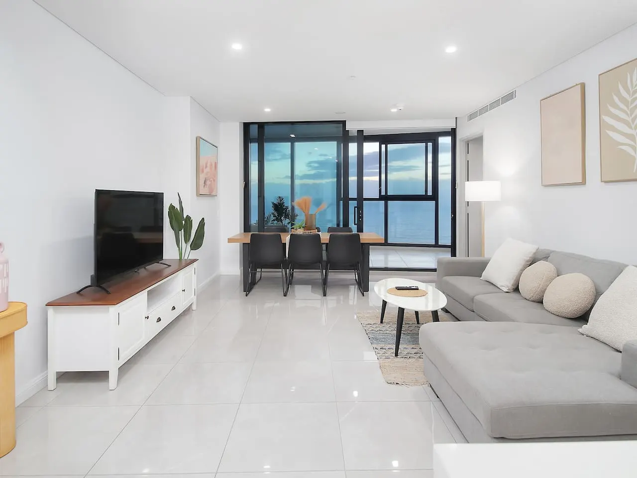 The Gold Coast View – 3BR, 2 Bath, Free Parking 12