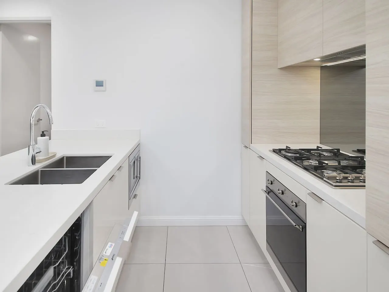 The Gold Coast View – 3BR, 2 Bath, Free Parking 7
