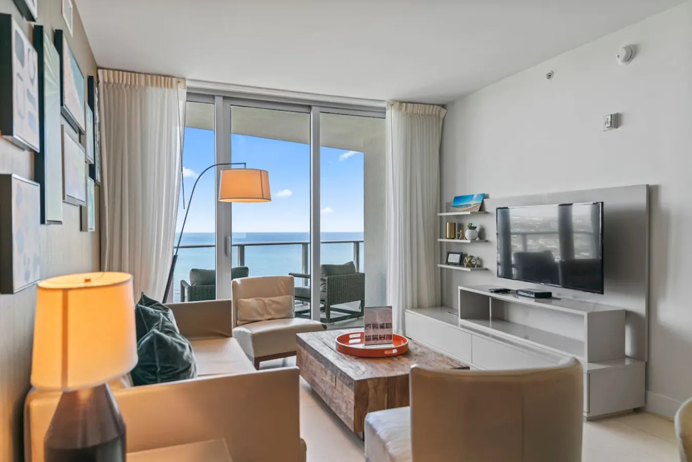 Luxe 2BR Retreat • Stunning Skyline & Ocean View