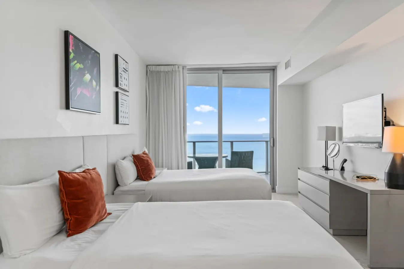 Luxe 2BR Retreat Stunning Skyline & Ocean View 9