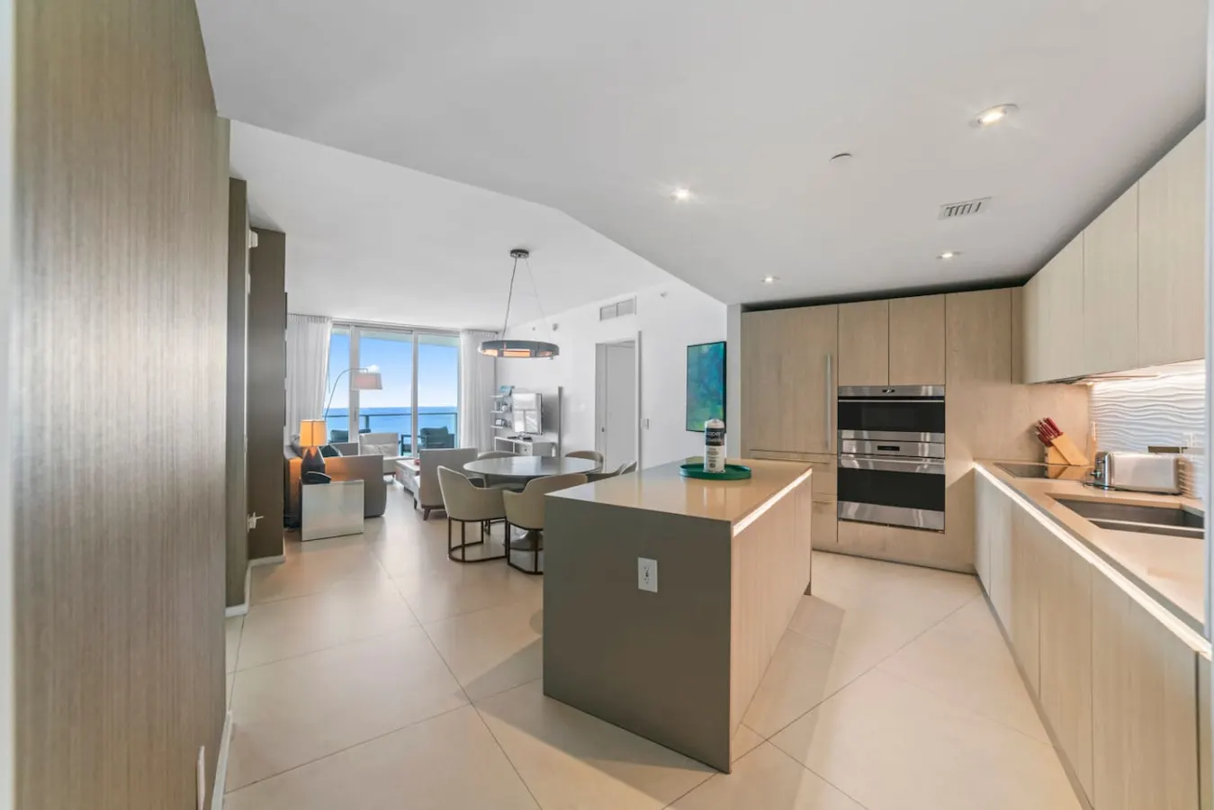 Luxe 2BR Retreat Stunning Skyline & Ocean View 10